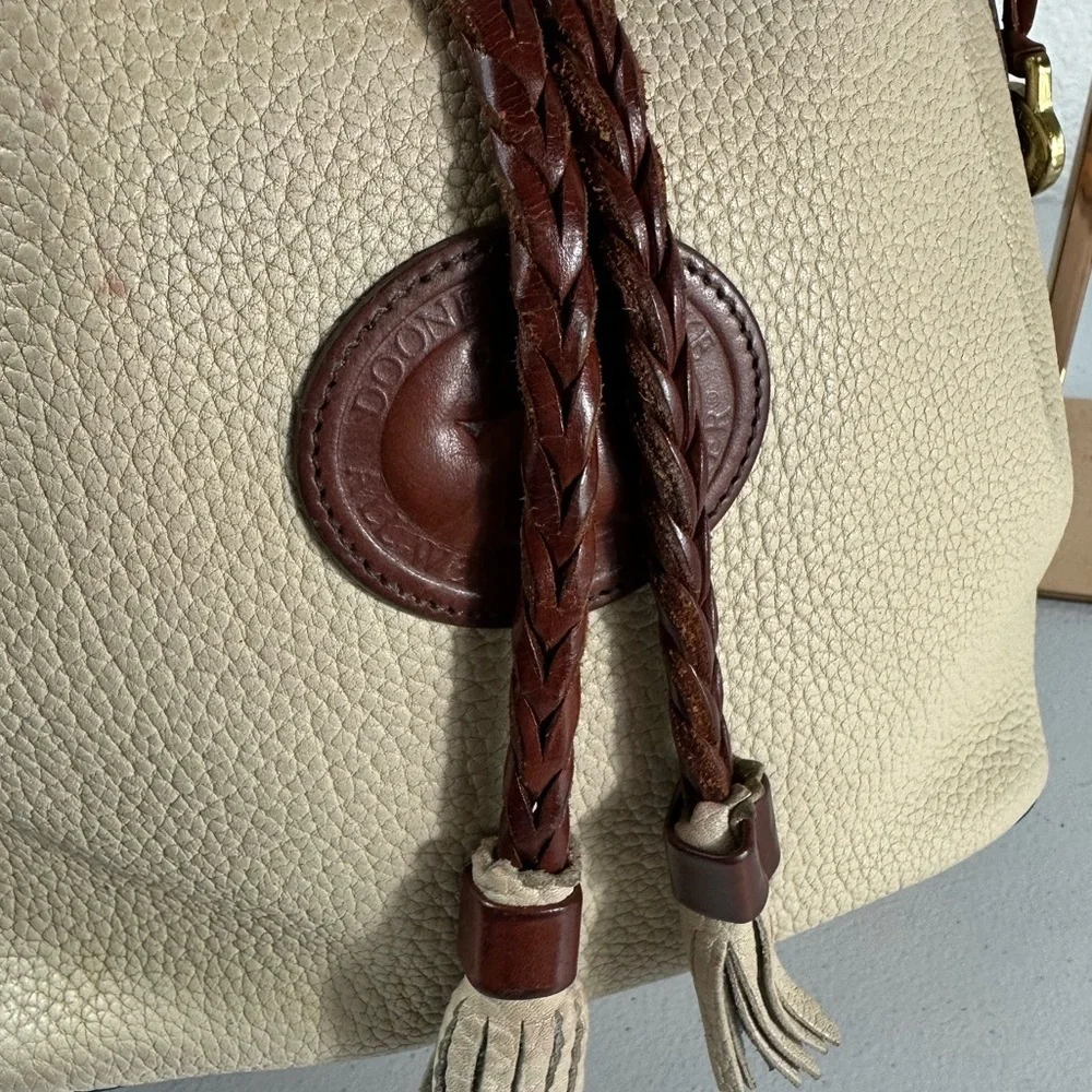 Dooney & Bourke Vintage Teton Bucket Drawstring Bag Purse Leather Ivory Brown